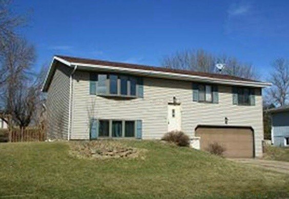 Primary Photo - 160 Summer Dr
