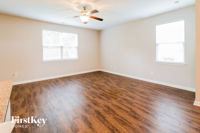 Foto del edificio - 9660 Roseberry St