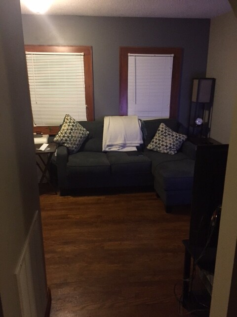 Foto principal - 923 E Hillcrest Dr