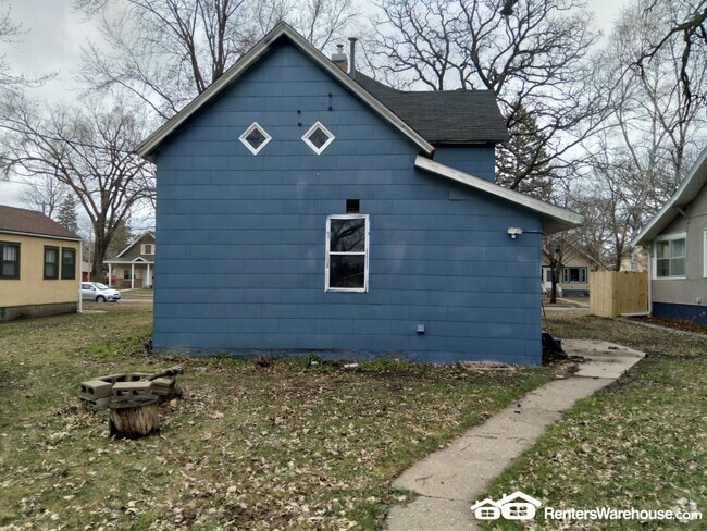 Building Photo - 225 3rd Ave S