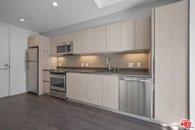 Building Photo - 5800 Harold Way