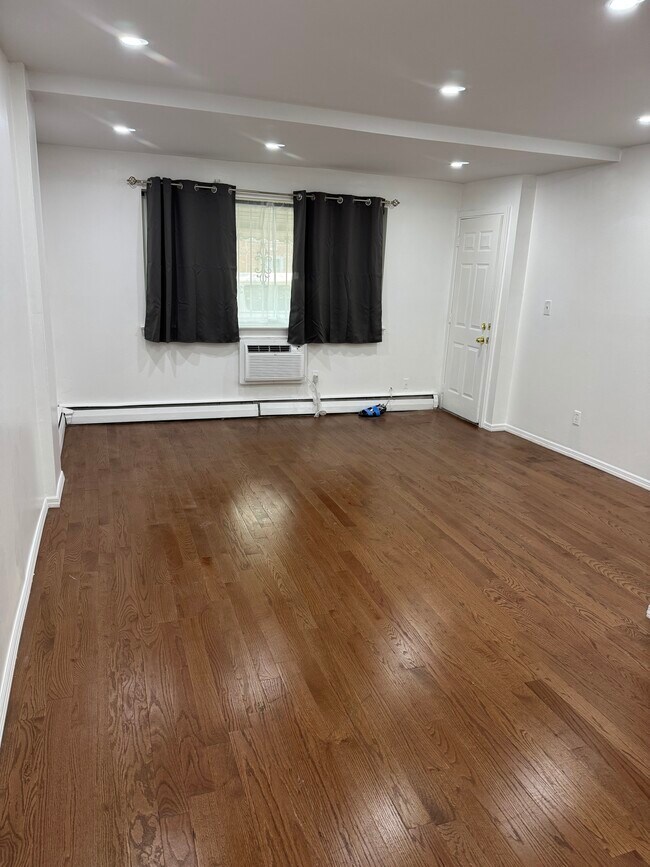 Dining/Living Room - 659 E 81st St