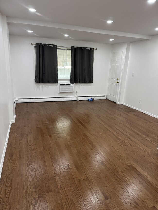 Dining/Living Room - 659 E 81st St