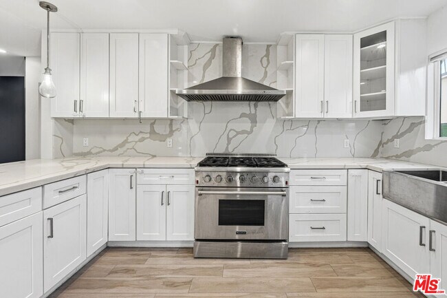 Building Photo - 17141 Sherman Way