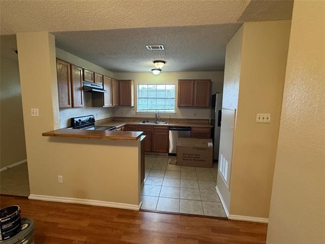 Building Photo - 2428 Oakmont Dr