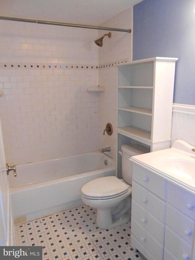 Foto del edificio - 1823 Aliceanna St