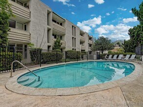 Building Photo - 2510 Torrey Pines Rd