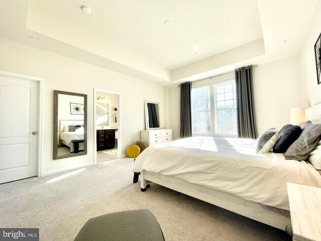 Foto del edificio - 9015 ELDERWOOD Pl