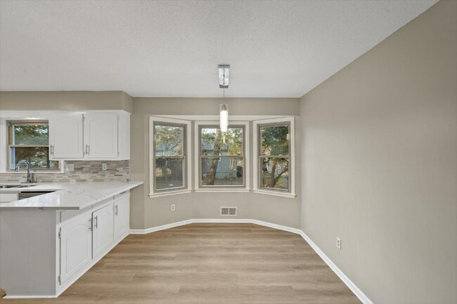 Foto del edificio - 11800 E 77th St