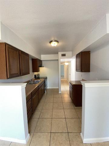 Foto del edificio - 6810 Trail Lake Dr