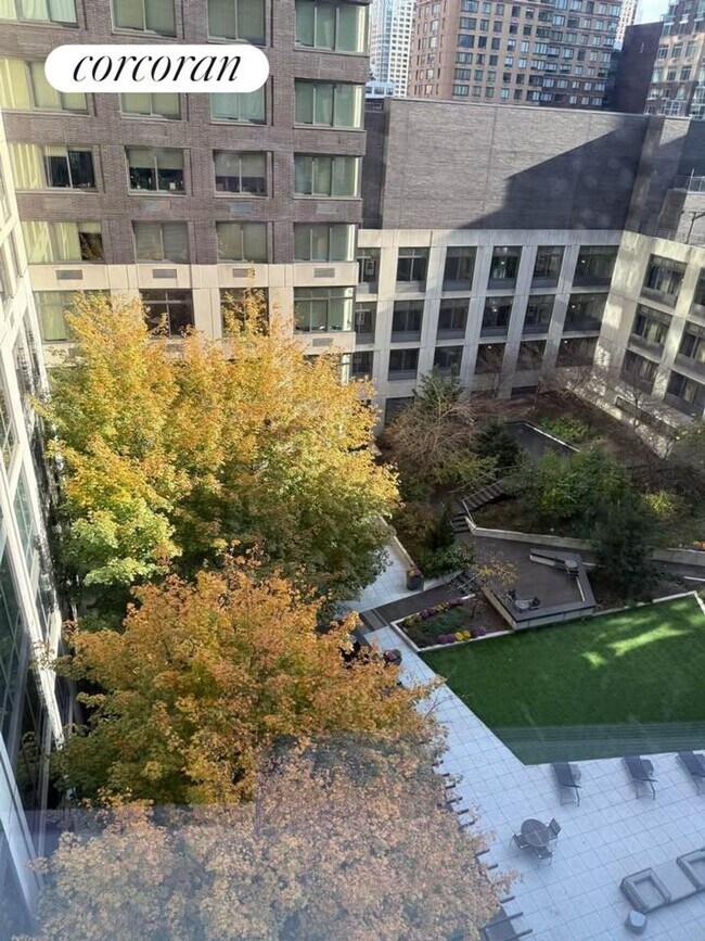 Foto del edificio - 60 Riverside Blvd