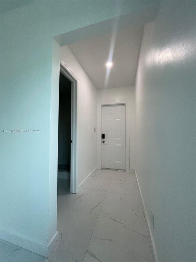 Foto del edificio - 5731 SW 53rd Terrace