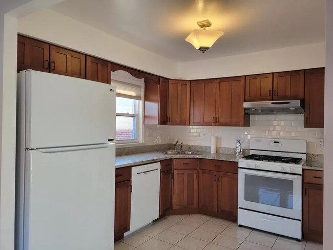 Kitchen - 3628 166th St
