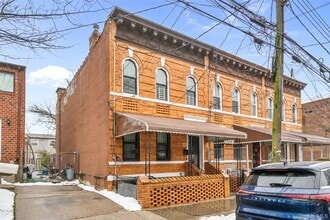 Building Photo - 611 Linwood St