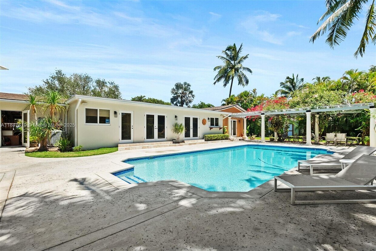 Primary Photo - 8220 SW 162nd St