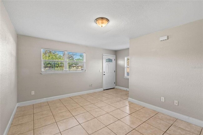 Building Photo - 210 N East St