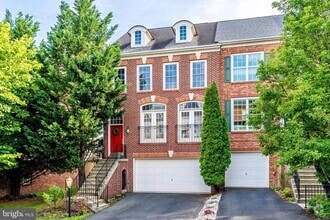Building Photo - 43759 Lees Mill Square