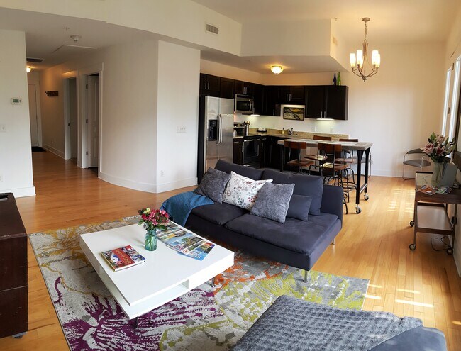 Foto del edificio - 915 Haywood Rd