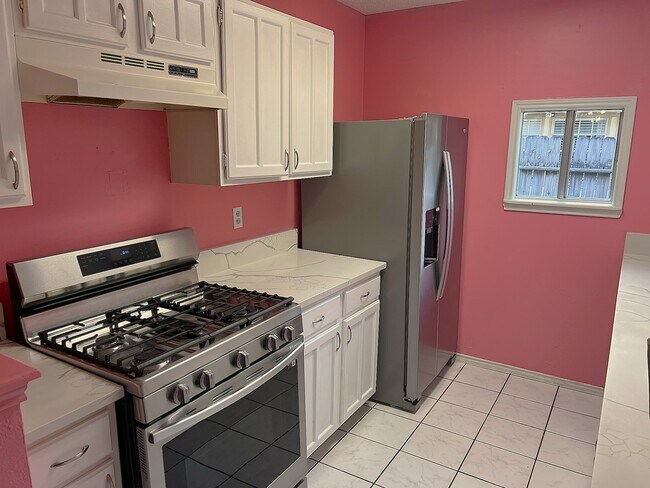 Building Photo - 15811 Beechnut St