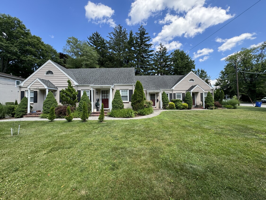 Foto principal - 256 Tenafly Rd