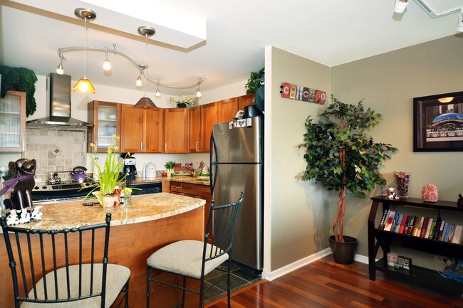 Foto del edificio - 3930 N Pine Grove Ave