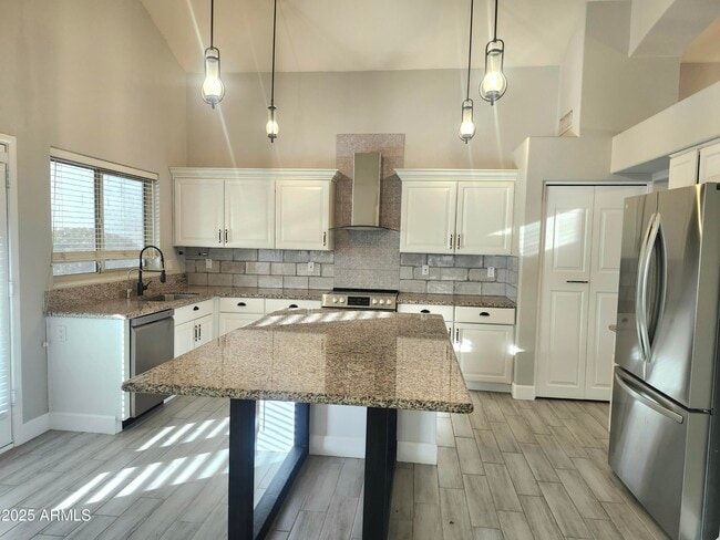 Building Photo - 15846 S 17th Ln