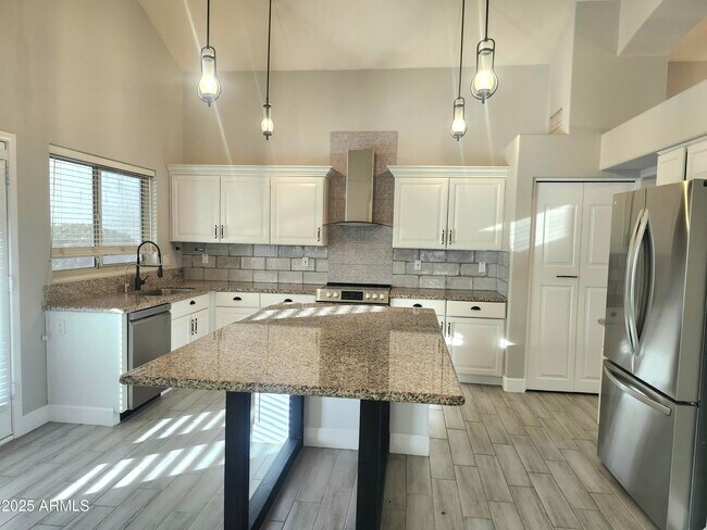 Foto del edificio - 15846 S 17th Ln