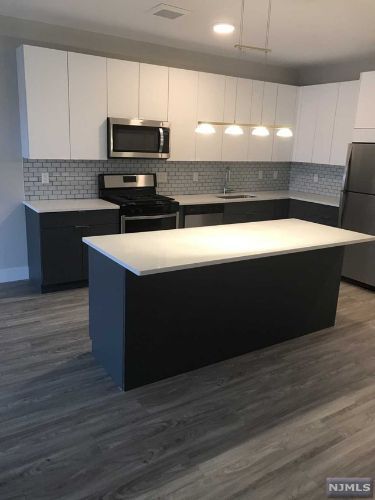 Foto del edificio - 6115-6119 Broadway