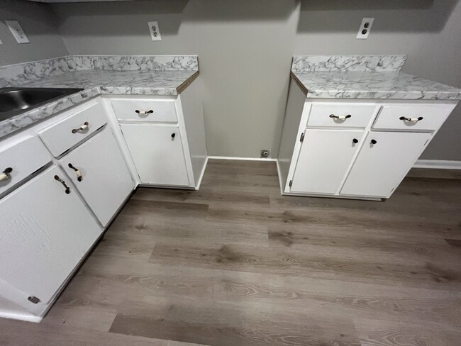 Building Photo - 270 N Main St