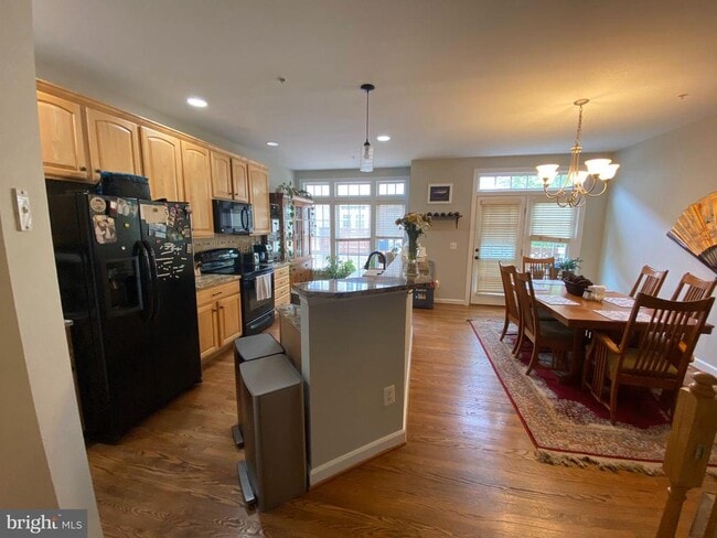 Building Photo - 8143 Skelton Cir