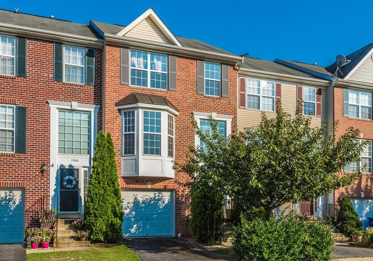 Foto principal - Fantastic Townhouse w/ Garage - Quick High...