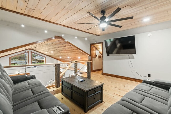 Building Photo - 299 Westview Dr