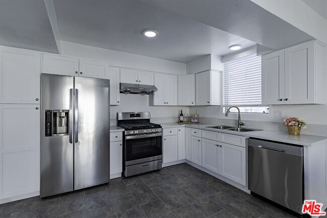 Building Photo - 1017 S Bedford St