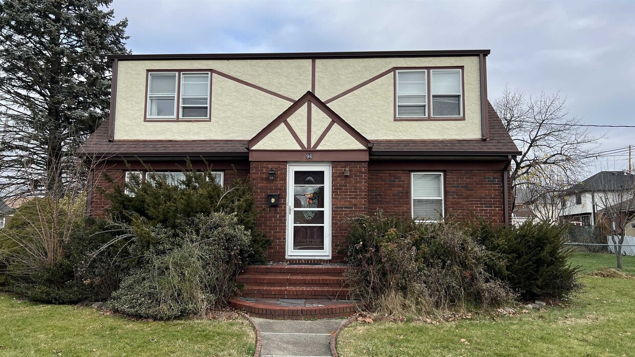 Primary Photo - 96 Katherine Ave