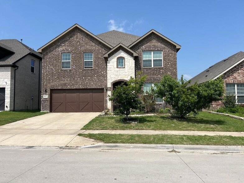 Foto principal - 8217 Spruce Meadows Dr