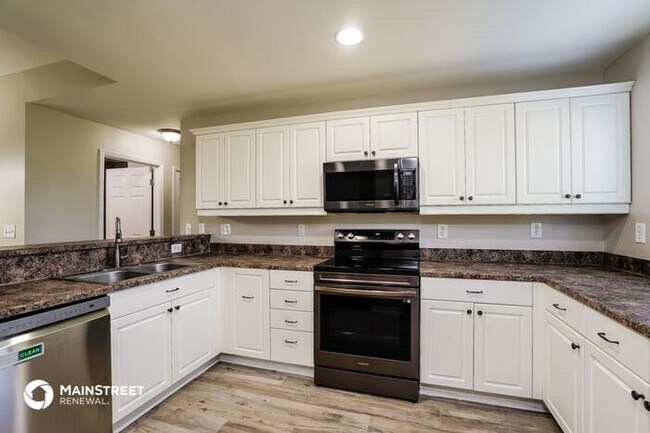 Building Photo - 1124 NE 32nd Ln, Cape Coral, FL 33909