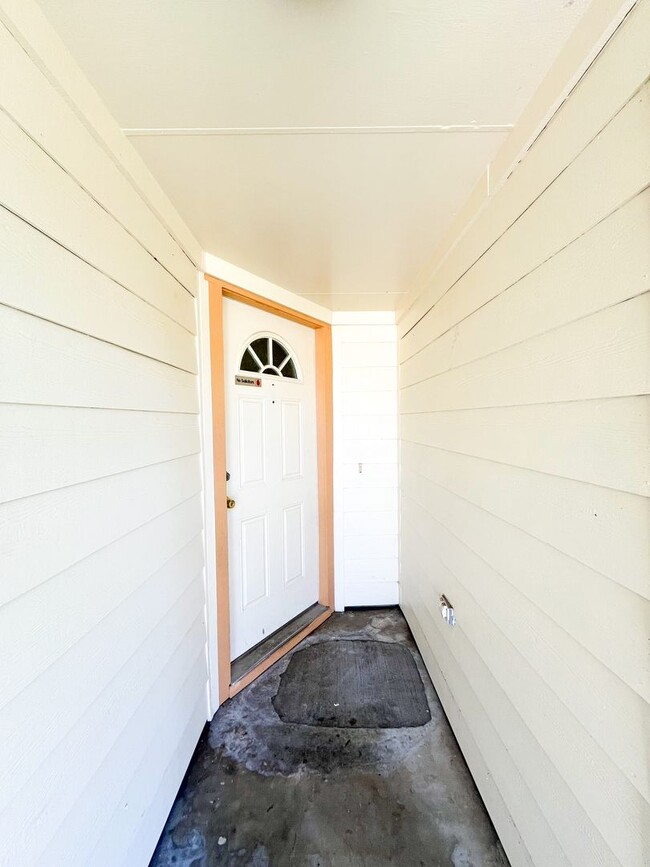 Building Photo - Available NOW!!!! Gorgeous 1 story, 3 bedroom, 2 bath, 2 car garage home with garage door opener....