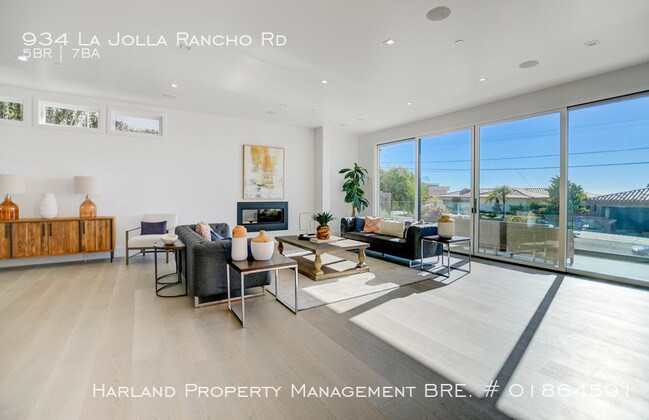 Building Photo - 934 La Jolla Rancho Rd