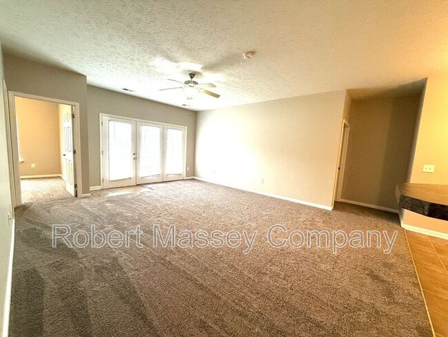 Foto del edificio - 9400 Clubview Dr
