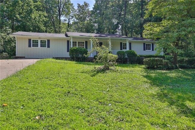 Building Photo - 2966 Deshong Dr SW