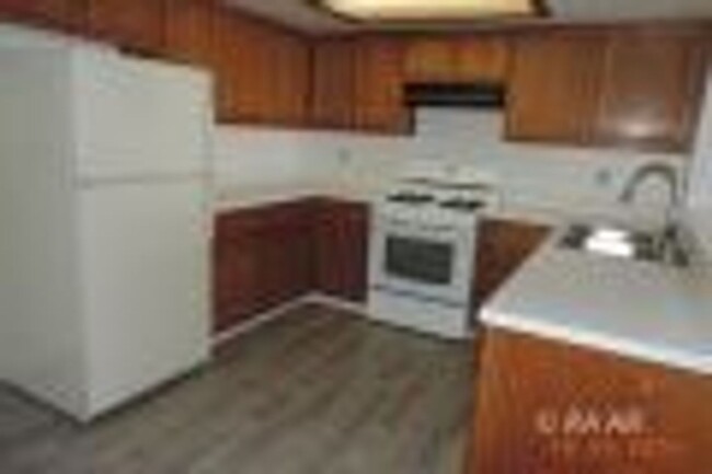 Building Photo - Charming Green Acres Condo – $1,350/mo | 2...
