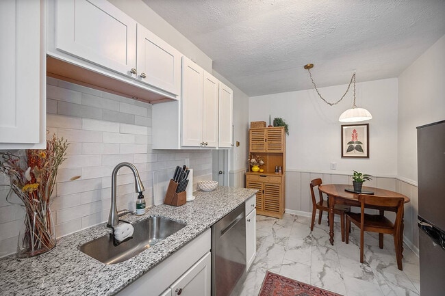 Foto del edificio - 6423 Kennedy Ave