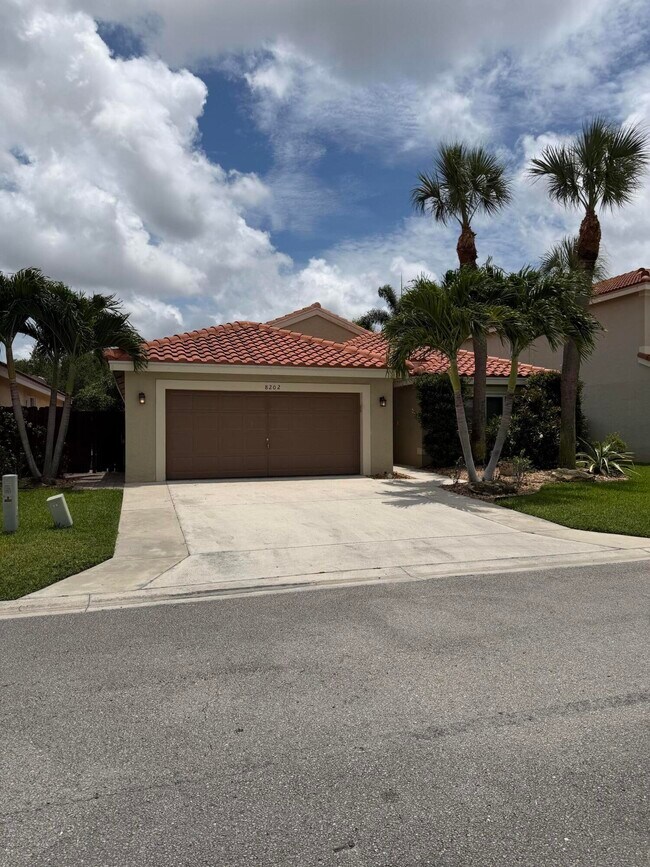 Foto del edificio - 8202 White Rock Cir