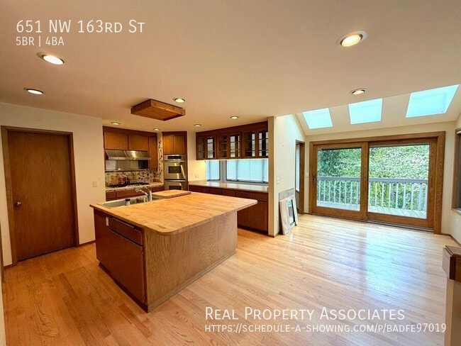 Foto del edificio - 651 NW 163rd St
