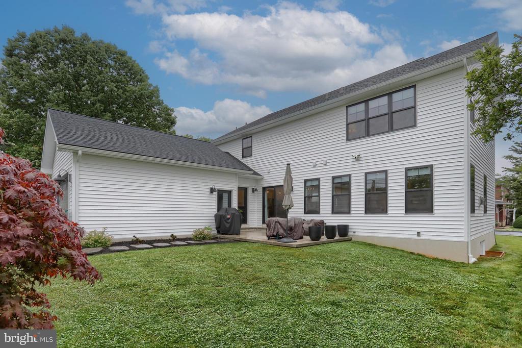 Primary Photo - 212 W Areba Ave