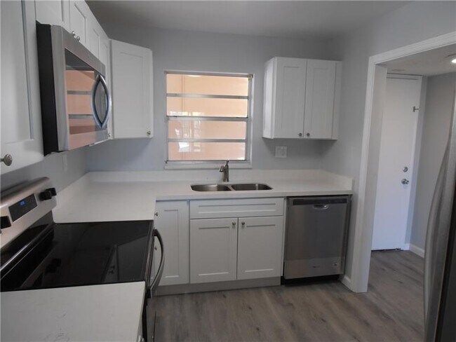 Building Photo - 9495 Evergreen Pl