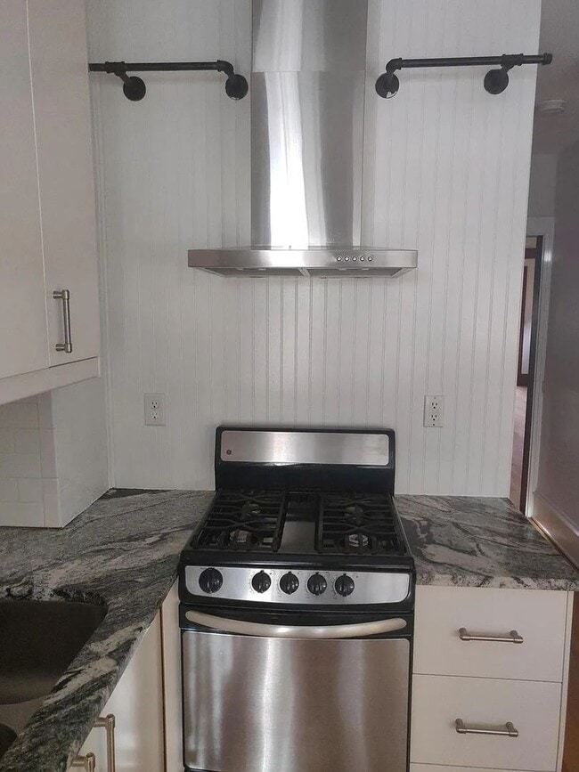 Building Photo - 1907 11th Ave S