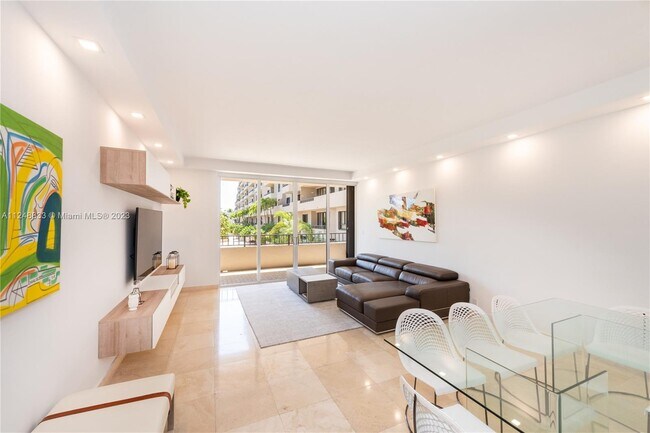 Foto del edificio - 251 Crandon Blvd