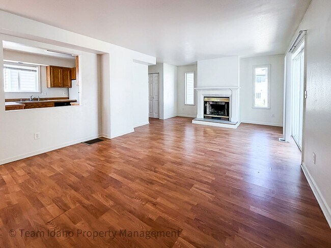 Foto del edificio - 562 Deer Meadow Ct