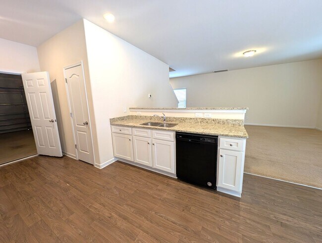 Foto del edificio - Pristine, 2 Story Home located in the Reserve at Canyon Hills Subdivision!